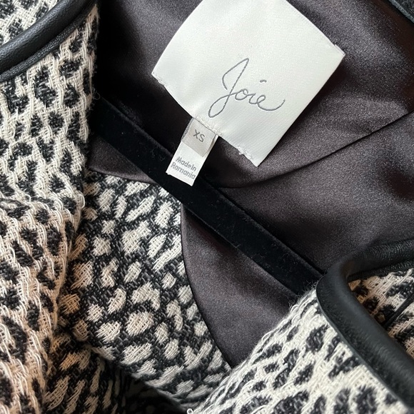 Joie xs jacket in animal print with leather detailing, offset zipper close. - Picture 4 of 9